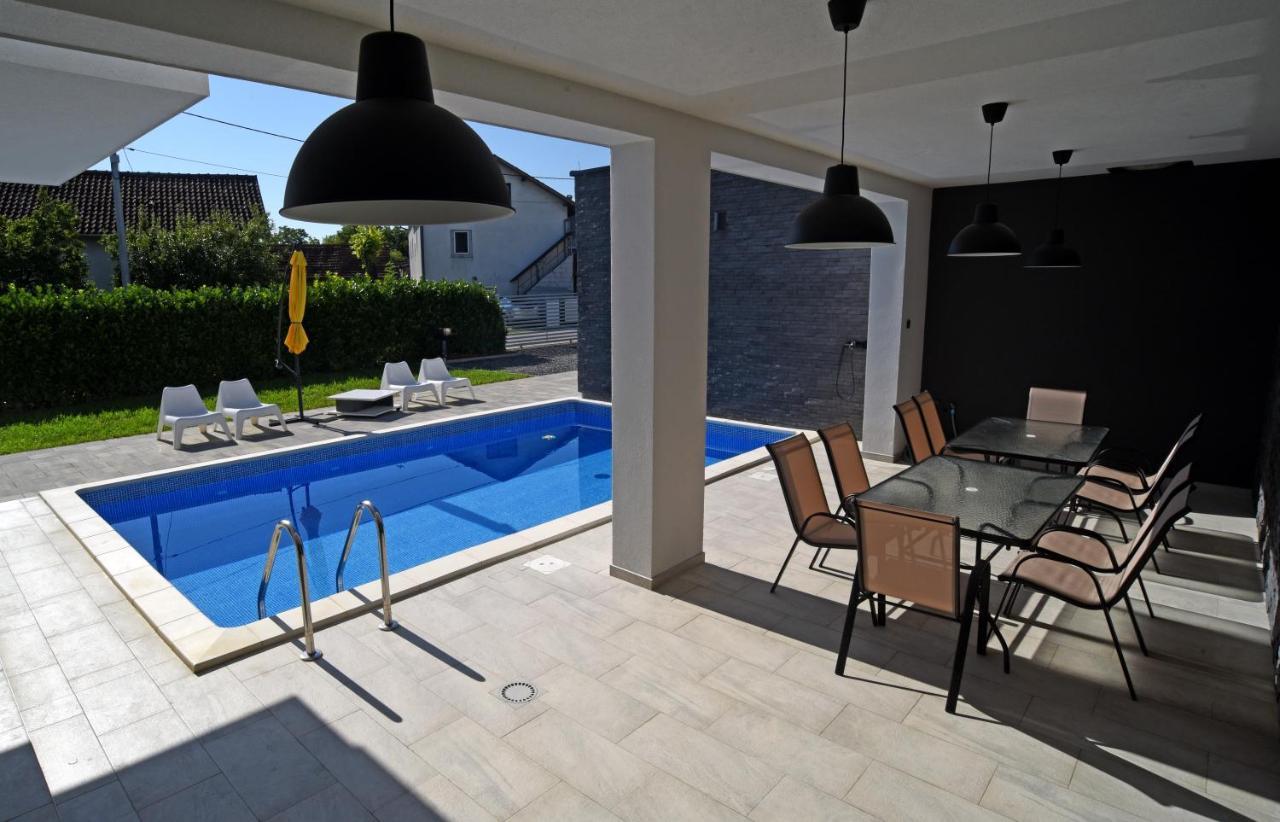 Kuca Za Odmor Deda Pepo Villa Micevec Bagian luar foto