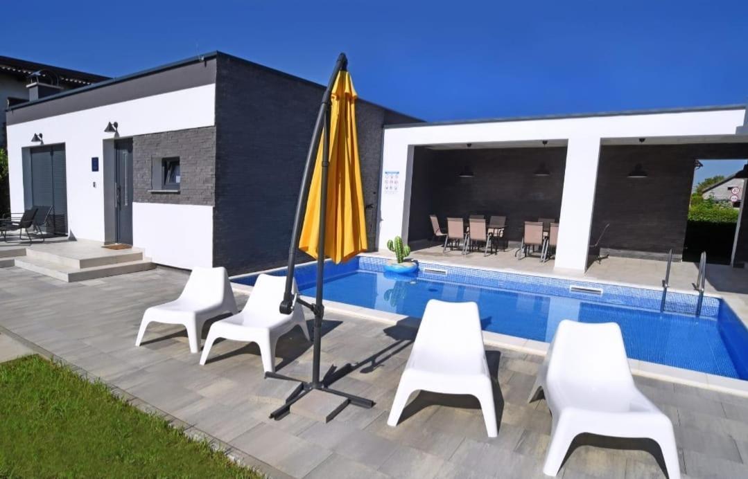 Kuca Za Odmor Deda Pepo Villa Micevec Bagian luar foto